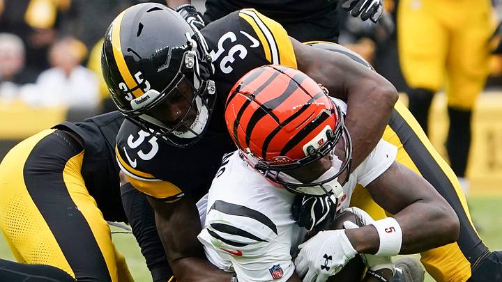 Pittsburgh Steelers cornerback Jamel Dean (35) tackles Cincinnati Bengals wide receiver Tee Higgins (5) 