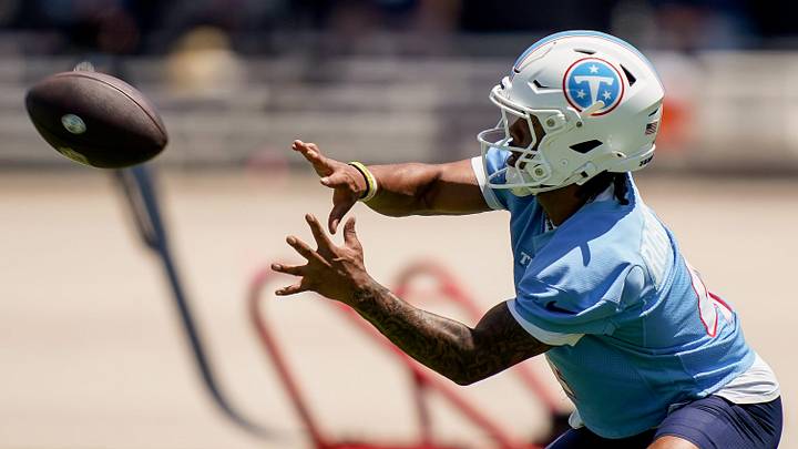 Tennessee Titans wide receiver Wan'dale Robinson (4) catches a ball during mandatory minicamp at Vanderbilt Health Football Center in Nashville, Tenn., Wednesday, June 17, 2026. Tennessee Titans wide receiver Wan'dale Robinson (4) catches a ball during mandatory minicamp at Vanderbilt Health Football Center in Nashville, Tenn., Wednesday, June 17, 2026.