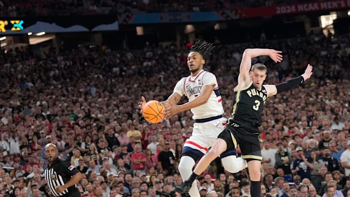 Connecticut Huskies guard Stephon Castle (5) collides with Purdue Boilermakers guard Braden Smith