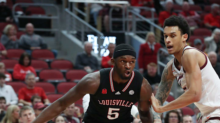 Louisville basketball's Brandon Huntley-Hatfield (5) drove against Virginia Tech's Lynn Kidd (15)