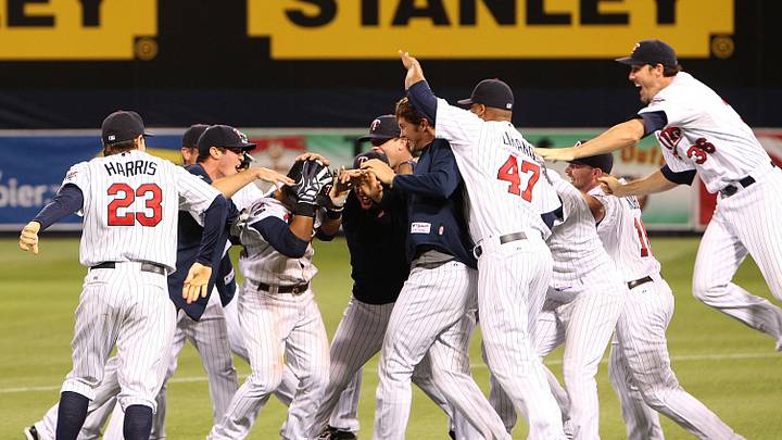 Oct 6, 2009; Minneapolis, MN, USA; Minnesota Twins second baseman Alexi Casilla is mobbed by his teammates after driving in the winning run and defeating the Detroit Tigers 6-5 to win the American League central division championship at the Metrodome. Mandatory Credit: Leon Halip-USA TODAY Sports Oct 6, 2009; Minneapolis, MN, USA; Minnesota Twins second baseman Alexi Casilla is mobbed by his teammates after driving in the winning run and defeating the Detroit Tigers 6-5 to win the American League central division championship at the Metrodome. Mandatory Credit: Leon Halip-USA TODAY Sports
