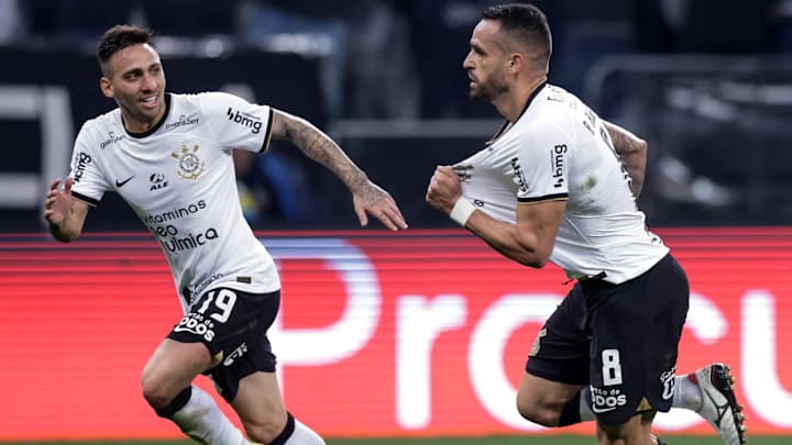 O meia não entra em campo desde abril