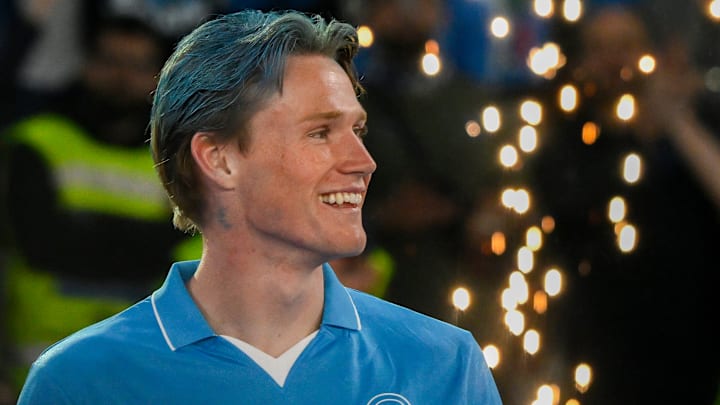 Scott McTominay of SSC Napoli celebrates during the award...