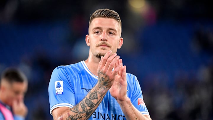 Sergej Milinkovic Savic of SS Lazio claps the fans at the...