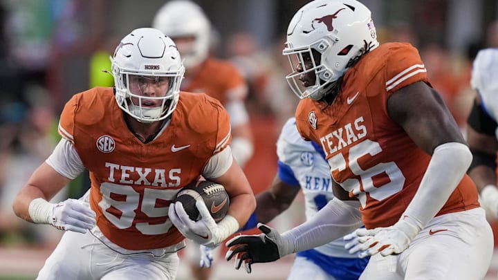 Texas Longhorns tight end Gunnar Helm (85) looks for room to run against Kentucky Wildcats in the fourth quarter during the second half of an NCAA college football game at Darrell K Royal Texas Memorial Stadium, Austin, Texas, Saturday, Nov 24, 2024. Texas Longhorns tight end Gunnar Helm (85) looks for room to run against Kentucky Wildcats in the fourth quarter during the second half of an NCAA college football game at Darrell K Royal Texas Memorial Stadium, Austin, Texas, Saturday, Nov 24, 2024.