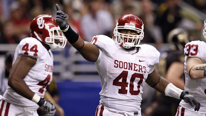 Oklahoma Sooners linebacker Curtis Lofton (40) celebrates his INT of Chase Daniel in San Antonio Oklahoma Sooners linebacker Curtis Lofton (40) celebrates his INT of Chase Daniel in San Antonio