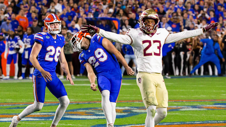 Florida Gators place kicker Trey Smack (29) reacts to a missed field goal in the final seconds of