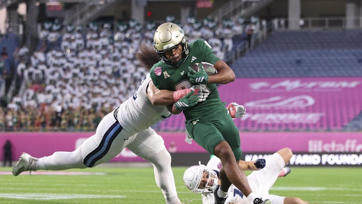 USF receiver Christian Neptune makes a catch in the Cure Bowl USF receiver Christian Neptune makes a catch in the Cure Bowl