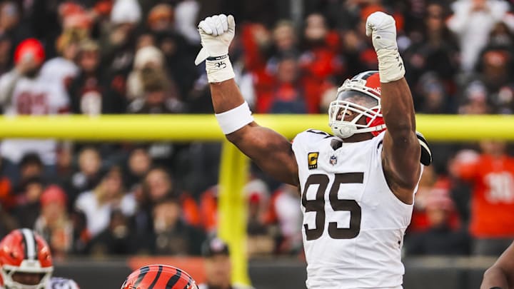Jan 4, 2026; Cincinnati, Ohio, USA; Cleveland Browns defensive end Myles Garrett (95) celebrates following a sack against the Cincinnati Bengals during the fourth quarter at Paycor Stadium. The play set a new NFL single season sack record by Garrett. Mandatory Credit: Joseph Maiorana-Imagn Images Jan 4, 2026; Cincinnati, Ohio, USA; Cleveland Browns defensive end Myles Garrett (95) celebrates following a sack against the Cincinnati Bengals during the fourth quarter at Paycor Stadium. The play set a new NFL single season sack record by Garrett. Mandatory Credit: Joseph Maiorana-Imagn Images
