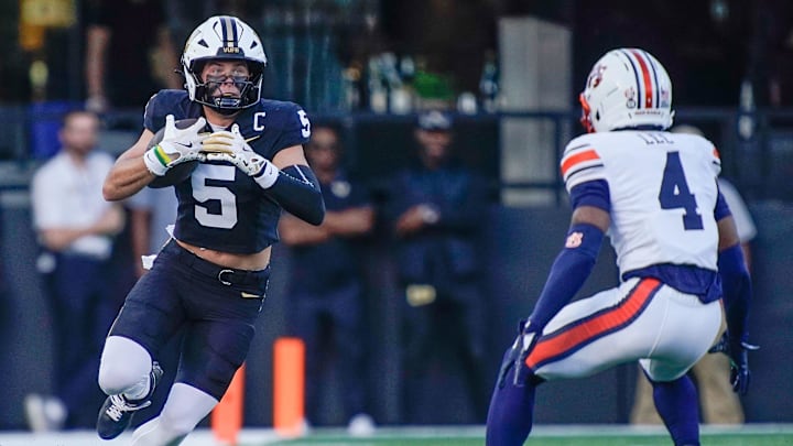 Vanderbilt wide receiver Richie Hoskins (5) runs around Auburn cornerback Kayin Lee (4) during the first quarter at FirstBank Stadium in Nashville, Tenn., Saturday, Nov. 8, 2025.
