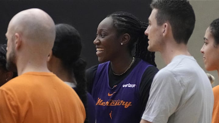 Apr 21, 2022; Phoenix, Arizona, USA; Phoenix Mercury center Tina Charles shares a laugh with her teammates at Verizon 5G Performance Center. Mandatory Credit: Cheryl Evans/The Republic via USA TODAY NETWORK Apr 21, 2022; Phoenix, Arizona, USA; Phoenix Mercury center Tina Charles shares a laugh with her teammates at Verizon 5G Performance Center. Mandatory Credit: Cheryl Evans/The Republic via USA TODAY NETWORK