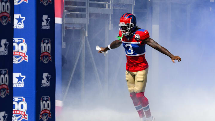 Sep 8, 2024; East Rutherford, New Jersey, USA; New York Giants cornerback Deonte Banks (3) enters the field before a game against the Minnesota Vikings at MetLife Stadium. Mandatory Credit: John Jones-Imagn Images Sep 8, 2024; East Rutherford, New Jersey, USA; New York Giants cornerback Deonte Banks (3) enters the field before a game against the Minnesota Vikings at MetLife Stadium. Mandatory Credit: John Jones-Imagn Images
