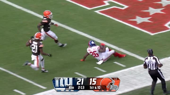 Giants running back Devin Singletary went down at the 1 instead of scoring in the final minutes of the Giants' win over the Browns.