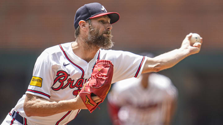 Chris Sale and the Braves are home favorites against the Cubs.