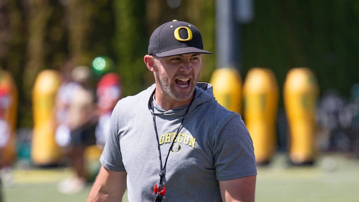 Oregon tight ends coach Drew Mehringer works with players during practice with the Ducks on Wednesday, Aug. 14, 2024, at the Hatfield-Dowlin Complex in Eugene, Ore.