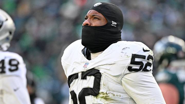 Las Vegas Raiders linebacker Elandon Roberts (52) against the Philadelphia Eagles Las Vegas Raiders linebacker Elandon Roberts (52) against the Philadelphia Eagles