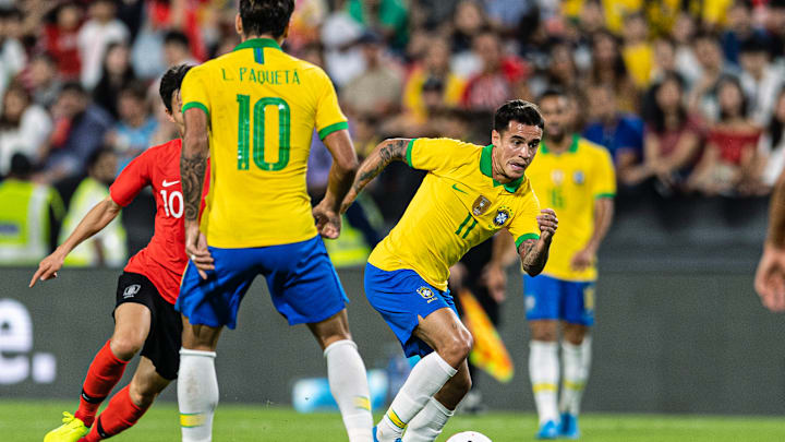 Coutinho fez um gol de falta no último amistoso diante dos coreanos