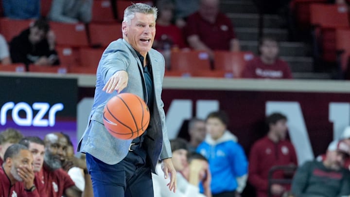 Oklahoma head coach Porter Moser Oklahoma head coach Porter Moser