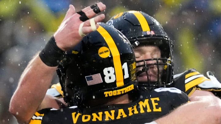 Iowa Hawkeyes tight end DJ Vonnahme (81) celebrates after scoring a touchdown against the Oregon Ducks Nov. 8, 2025 during a Big Ten Football game at Kinnick Stadium in Iowa City, Iowa.