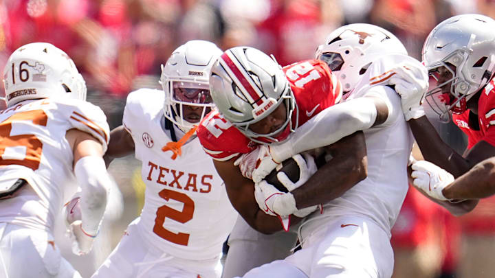 Ohio State Buckeyes running back CJ Donaldson (12) runs through Texas Longhorns linebacker Anthony Hill Jr. (0)