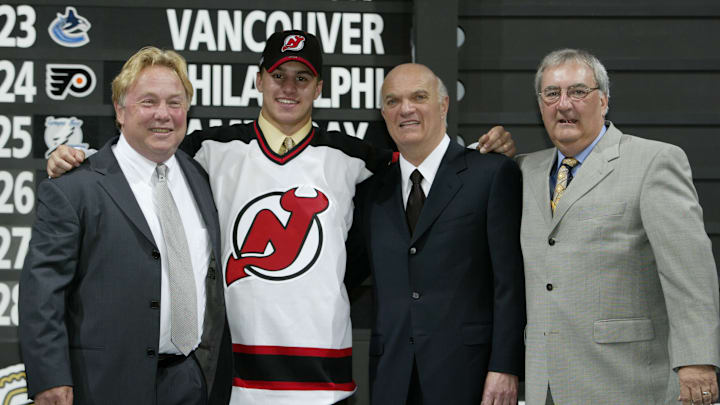 Parise stands with Devils reps