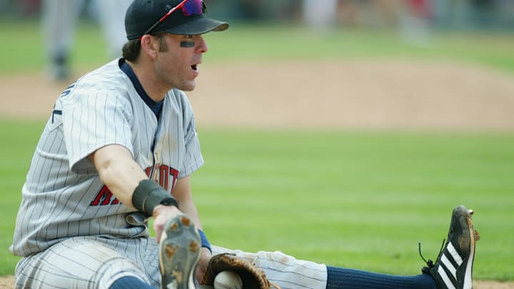 Mientkiewicz argues a call 