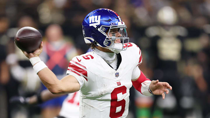 New York Giants quarterback Jaxson Dart (6) passes the ball against the New Orleans Saints during the first half at Caesars Superdome. New York Giants quarterback Jaxson Dart (6) passes the ball against the New Orleans Saints during the first half at Caesars Superdome.