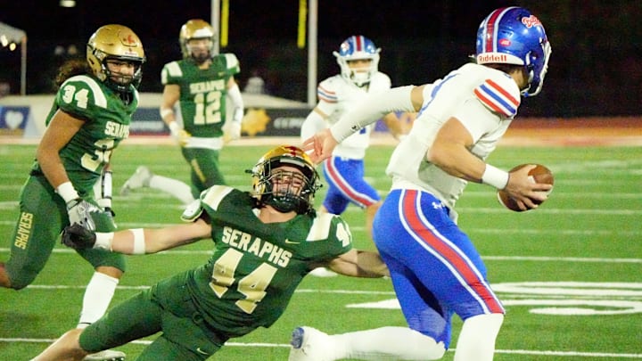 St. Bonaventure High safety Dylan Dunst reaches for Folsom High quarterback Ryder Lyons during the CIF-State Division 1-A state championship bowl at Saddleback College in Mission Viejo on Saturday, Dec. 9, 2023.  20-14. Lyons and the Bulldogs won, 20-14.