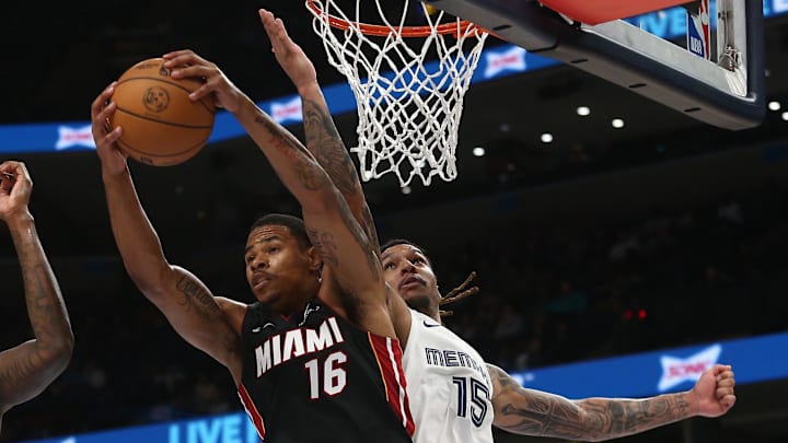 Oct 18, 2024; Memphis, Tennessee, USA; Miami Heat forward Keshad Johnson (16) and Memphis Grizzlies forward Brandon Clarke (15) battle for a rebound during the second half at FedExForum. Mandatory Credit: Petre Thomas-Imagn Images Oct 18, 2024; Memphis, Tennessee, USA; Miami Heat forward Keshad Johnson (16) and Memphis Grizzlies forward Brandon Clarke (15) battle for a rebound during the second half at FedExForum. Mandatory Credit: Petre Thomas-Imagn Images