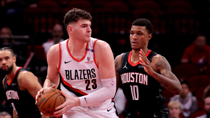 Nov 22, 2024; Houston, Texas, USA; Portland Trail Blazers center Donovan Clingan (23) handles the ball against Houston Rockets forward Jabari Smith Jr (10) during the first quarter at Toyota Center. Mandatory Credit: Erik Williams-Imagn Images Nov 22, 2024; Houston, Texas, USA; Portland Trail Blazers center Donovan Clingan (23) handles the ball against Houston Rockets forward Jabari Smith Jr (10) during the first quarter at Toyota Center. Mandatory Credit: Erik Williams-Imagn Images