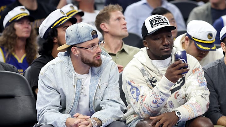 49ers wide receivers Ricky Pearsall (L) and Deebo Samuel (R) at a Golden State Warriors game.