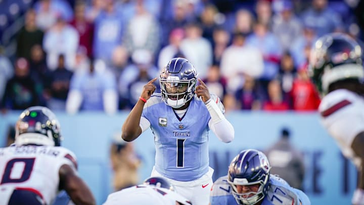 Tennessee Titans quarterback Cam Ward (1) signals to teammates during the fourth quarter against the Houston Texans at Nissan Stadium in Nashville, Tenn., Sunday, Nov. 16, 2025.