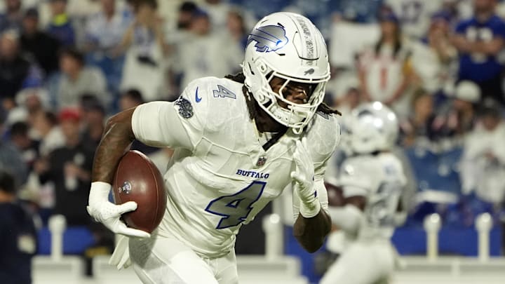 Buffalo Bills running back James Cook (4) practices before the game against the New England Patriots at Highmark Stadium. Buffalo Bills running back James Cook (4) practices before the game against the New England Patriots at Highmark Stadium.