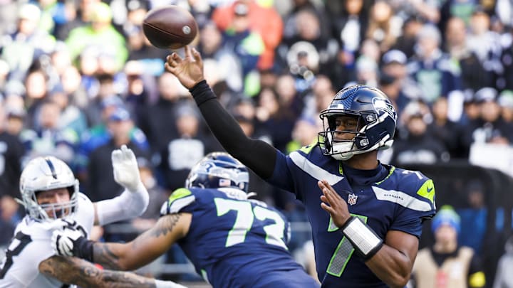 Nov 27, 2022; Seattle, Washington, USA; Seattle Seahawks quarterback Geno Smith (7) passes against the Las Vegas Raiders during the second quarter at Lumen Field. Mandatory Credit: Joe Nicholson-Imagn Images Nov 27, 2022; Seattle, Washington, USA; Seattle Seahawks quarterback Geno Smith (7) passes against the Las Vegas Raiders during the second quarter at Lumen Field. Mandatory Credit: Joe Nicholson-Imagn Images