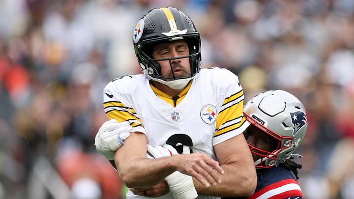 Pittsburgh Steelers quarterback Aaron Rodgers Pittsburgh Steelers quarterback Aaron Rodgers