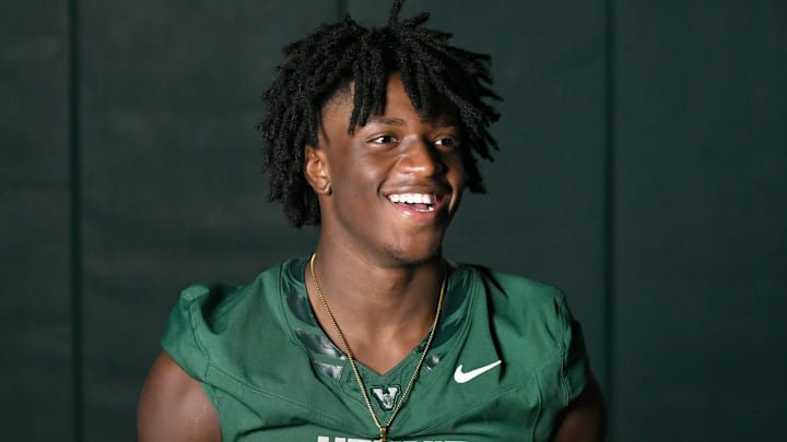 Venice High School, JR. #5 Asharri Charles, DE 6’4 235, 4 star, Multiple offers FSU, MIAMI, UF to name a few. Asharri is an elite pass rusher that plays with an extremely high motor. Every team that Venice lines up against will have to game plan against Charles and adjust their protections and blocking schemes.