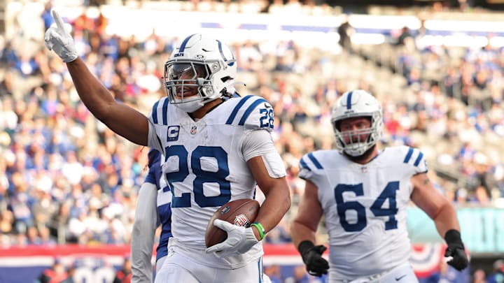 Jonathan Taylor of the Indianapolis Colts scores