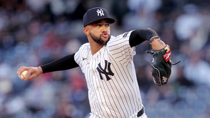 New York Yankees relief pitcher Devin Williams (38) pitches against the Milwaukee Brewers during the ninth inning at Yankee Stadium. New York Yankees relief pitcher Devin Williams (38) pitches against the Milwaukee Brewers during the ninth inning at Yankee Stadium.