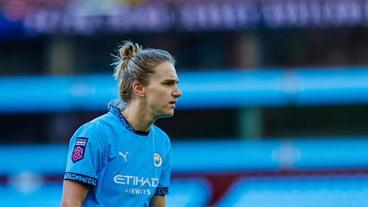 Arsenal let Vivianne Miedema leave the club on a free transfer after seven years.