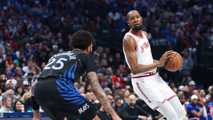 Jan 3, 2026; Dallas, Texas, USA;  Houston Rockets forward Kevin Durant (7) controls the ball as Dallas Mavericks forward P.J. Washington (25) defends during the first quarter at American Airlines Center. Mandatory Credit: Kevin Jairaj-Imagn Images