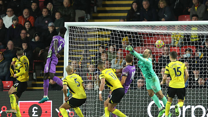 Sanchez heads past Bachmann in injury time