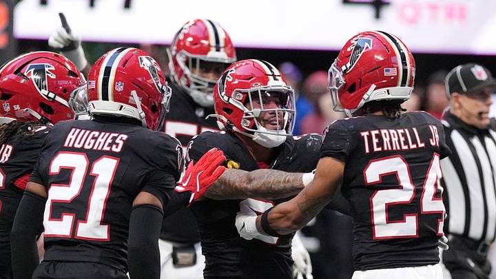 Oct 25, 2026; Atlanta, Georgia, USA;  Atlanta Falcons safety Jessie Bates III (center) reacts after causing a fumble against the San Francisco 49ers late in the the fourth quarter at Mercedes-Benz Stadium.  Mandatory Credit: Dale Zanine-Imagn Images