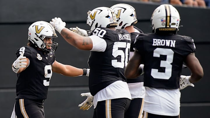 Vanderbilt tight end Eli Stowers (9) celebrates his touchdown against Utah State during the third quarter at FirstBank Stadium in Nashville, Tenn., Saturday, Sept. 27, 2025. Vanderbilt tight end Eli Stowers (9) celebrates his touchdown against Utah State during the third quarter at FirstBank Stadium in Nashville, Tenn., Saturday, Sept. 27, 2025.