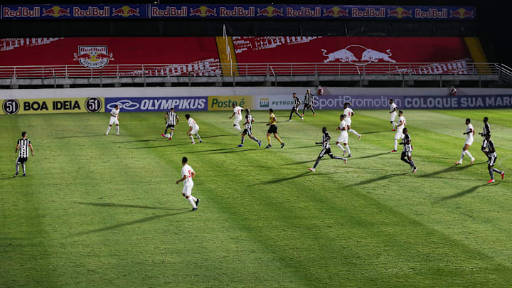 Linha que anulou gol de Artur foi traçada de forma equivocada Linha que anulou gol de Artur foi traçada de forma equivocada