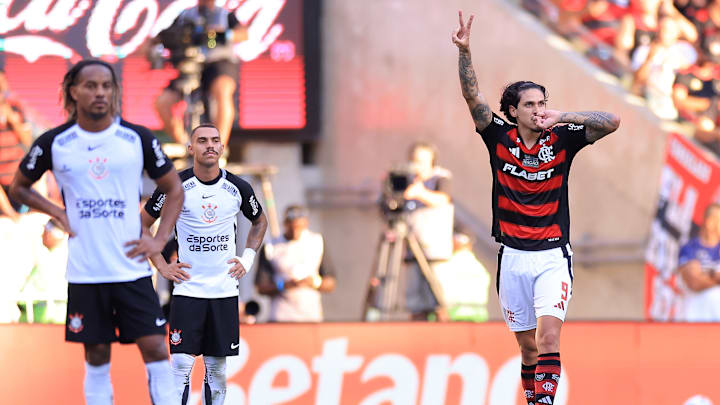 Flamengo dominou amplamente o Corinthians no Maracanã