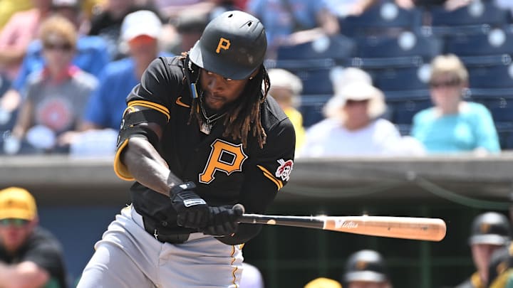 Mar 18, 2024; Clearwater, Florida, USA; Pittsburgh Pirates shortstop Oniel Cruz (15) bats in the