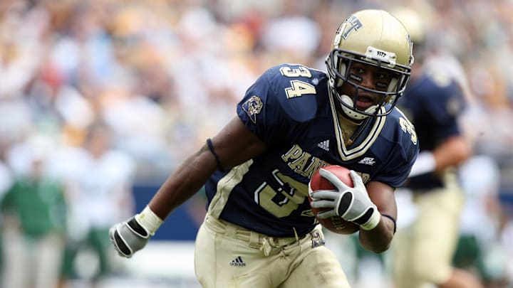 Sep 16, 2006; Pittsburgh, PA, USA; Pittsburgh running back (34) LaRod Stephens-Howling scores a touchdown in the first half against Michigan State at Heinz Field in Pittsburgh, PA. Mandatory Credit: Jason Bridge-Imagn Images Sep 16, 2006; Pittsburgh, PA, USA; Pittsburgh running back (34) LaRod Stephens-Howling scores a touchdown in the first half against Michigan State at Heinz Field in Pittsburgh, PA. Mandatory Credit: Jason Bridge-Imagn Images