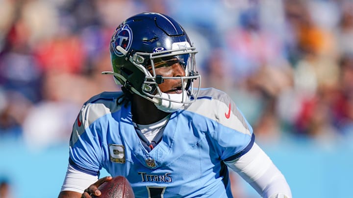 Tennessee Titans quarterback Cam Ward (1) looks for a receiver during the second quarter against the Houston Texans at Nissan Stadium in Nashville, Tenn., Sunday, Nov. 16, 2025.