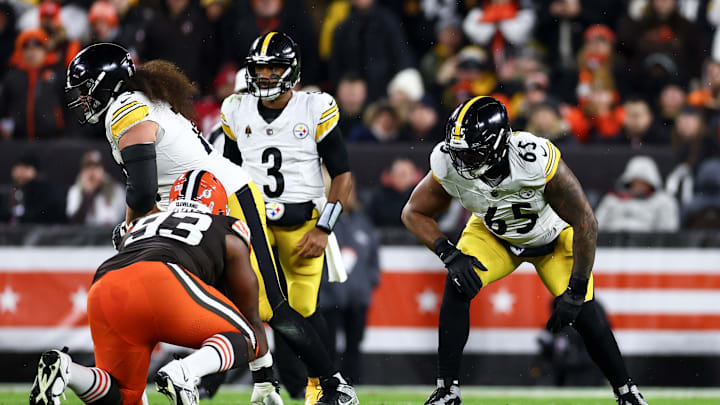 Pittsburgh Steelers v Cleveland Browns