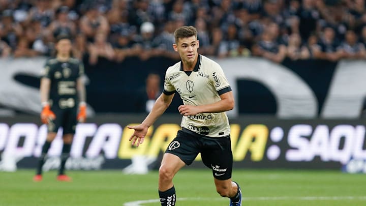 The PSG will add this brazilian midfielder to their squad.